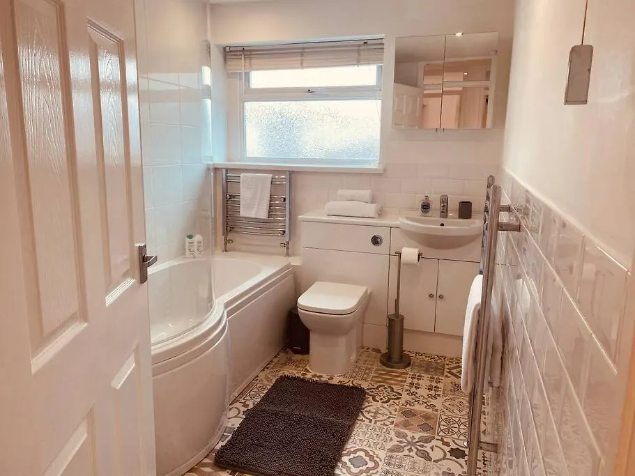 Comfy House With Parking For Multiple Vehicles Villa Cardiff 0*,  United Kingdom