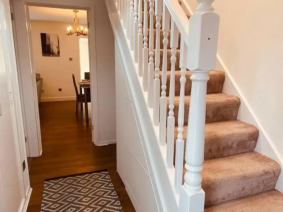 Comfy House With Parking For Multiple Vehicles Villa Cardiff Holiday home